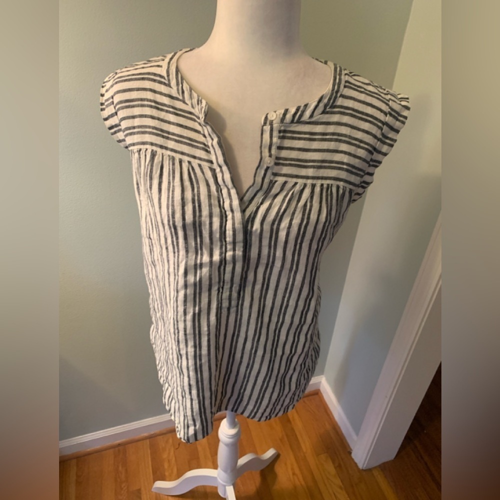 LOFT Black/ White Linen cap sleeve tunic, size L